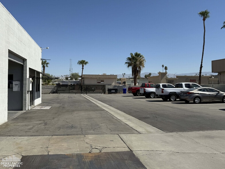 More Photos Of 74883 Velie Way, Palm Desert Service For Lease
