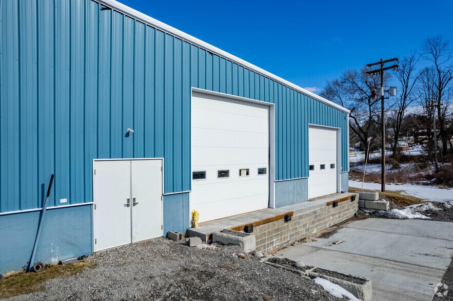 More Photos Of 140 Wilson Rd, Bentleyville Light Distribution For Lease