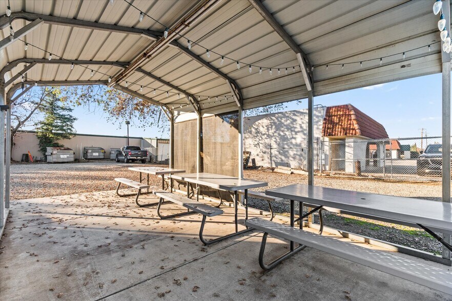 More Photos Of 10448 CA-99, Live Oak Supermarket For Sale
