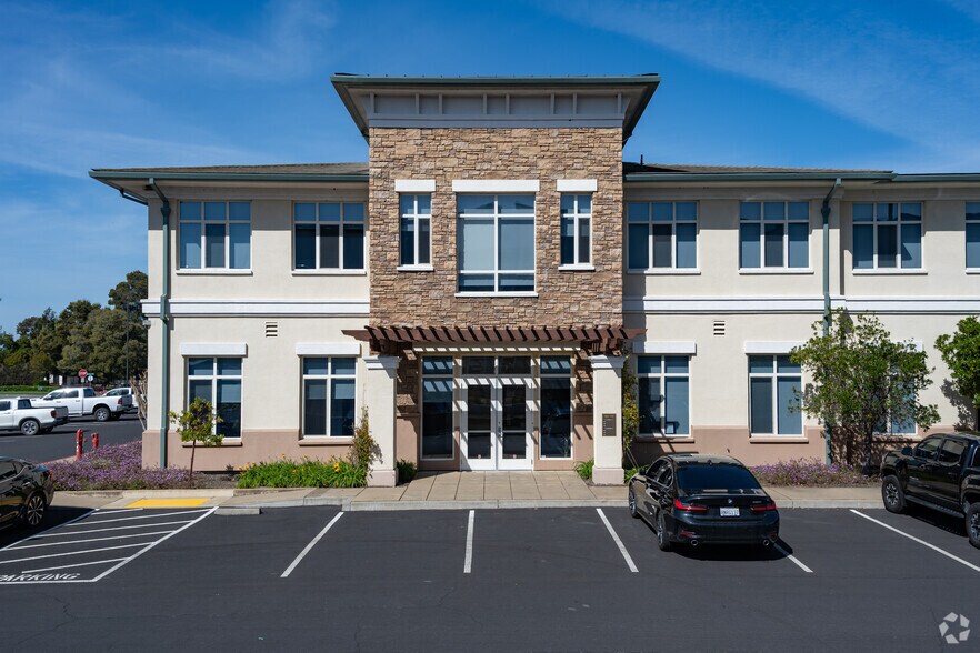 More Photos Of 166-176 Gateway Rd E, Napa Office For Lease