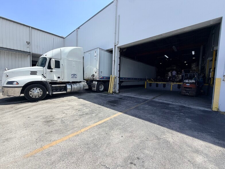 More Photos Of 50 NE 179th St, Miami Manufacturing For Lease