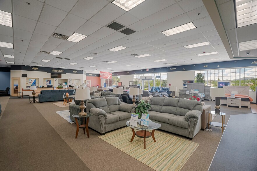 More Photos Of 1219 Gail Gardner Way, Prescott Freestanding For Lease