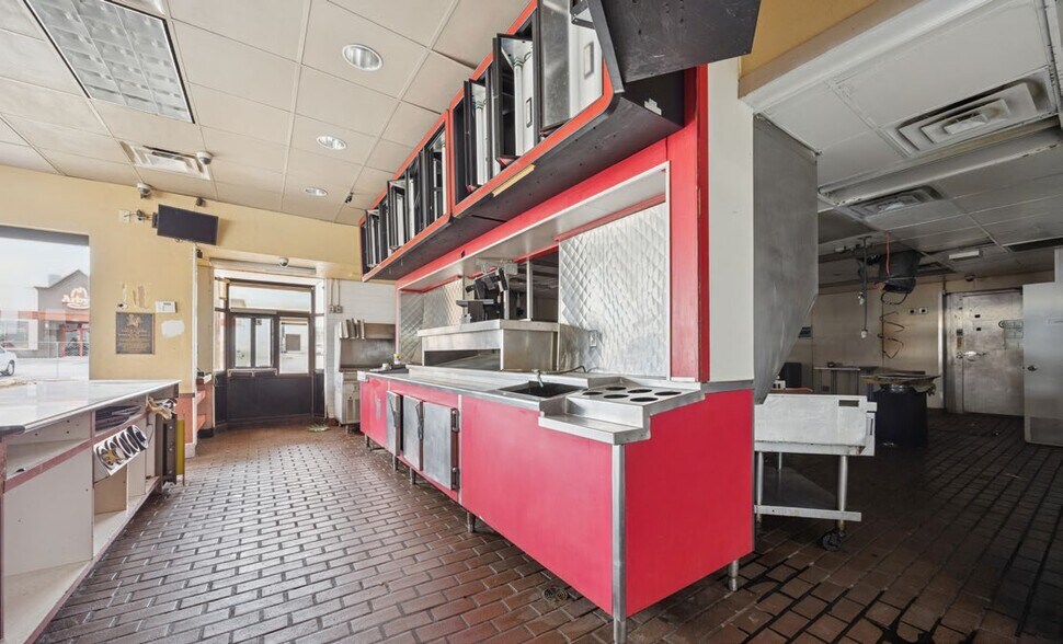 More Photos Of 925 E Main St, Weatherford Fast Food For Lease