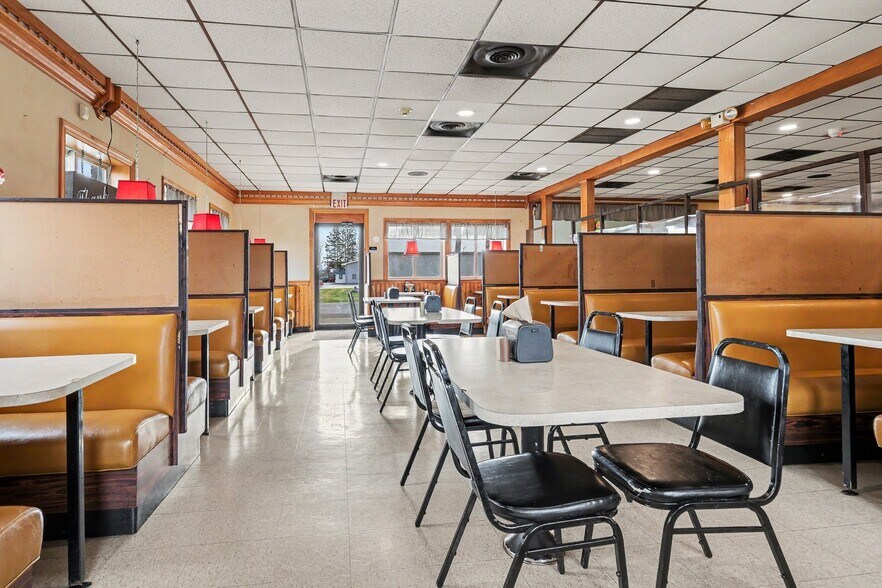 More Photos Of 552 Rt-104, Ontario Restaurant For Sale
