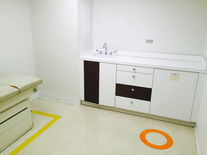More Photos Of 909 NE 163rd St, North Miami Beach Medical For Lease