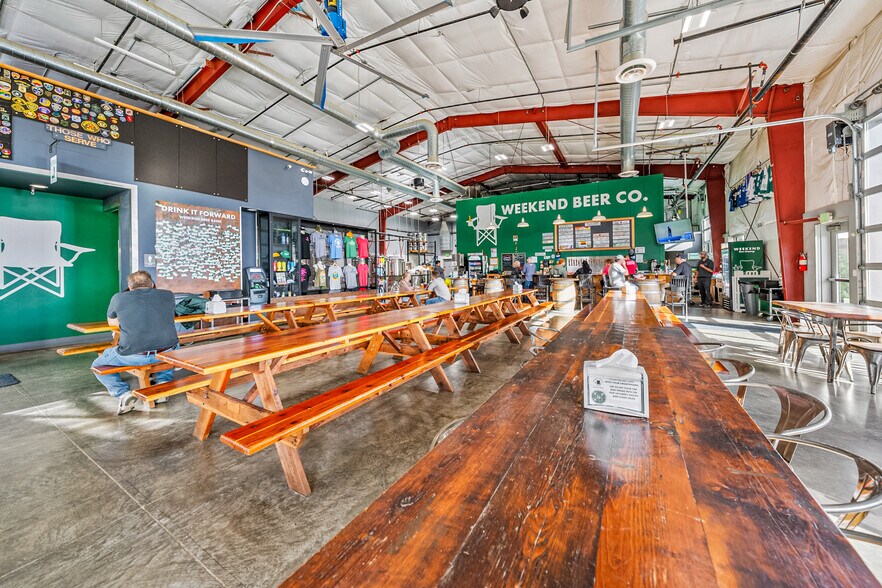 More Photos Of 1863 NW Washington Blvd, Grants Pass General Retail For Sale