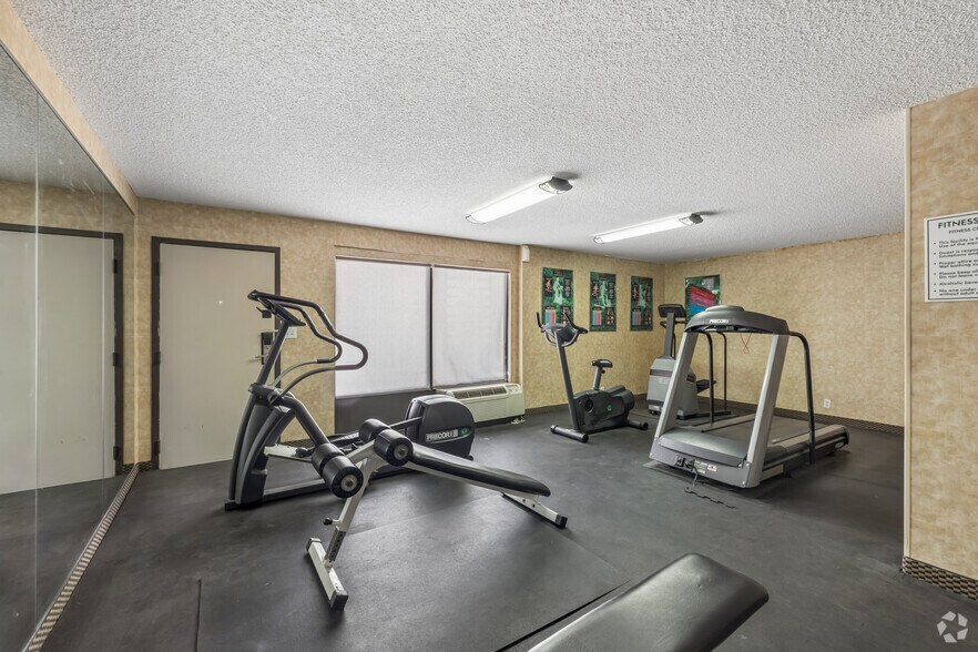 More Photos Of 4703 N Freeway Rd, Pueblo Hotel For Sale