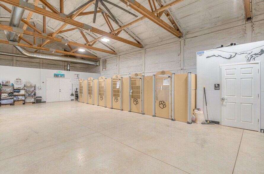 More Photos Of 56870 Enterprise Dr, Sunriver Flex For Sale