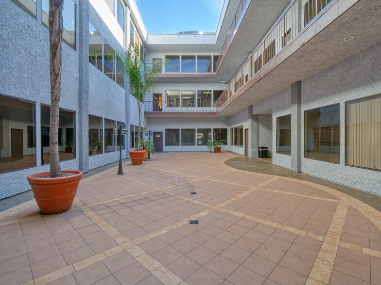 More Photos Of 5530 Corbin Ave, Tarzana Office For Lease