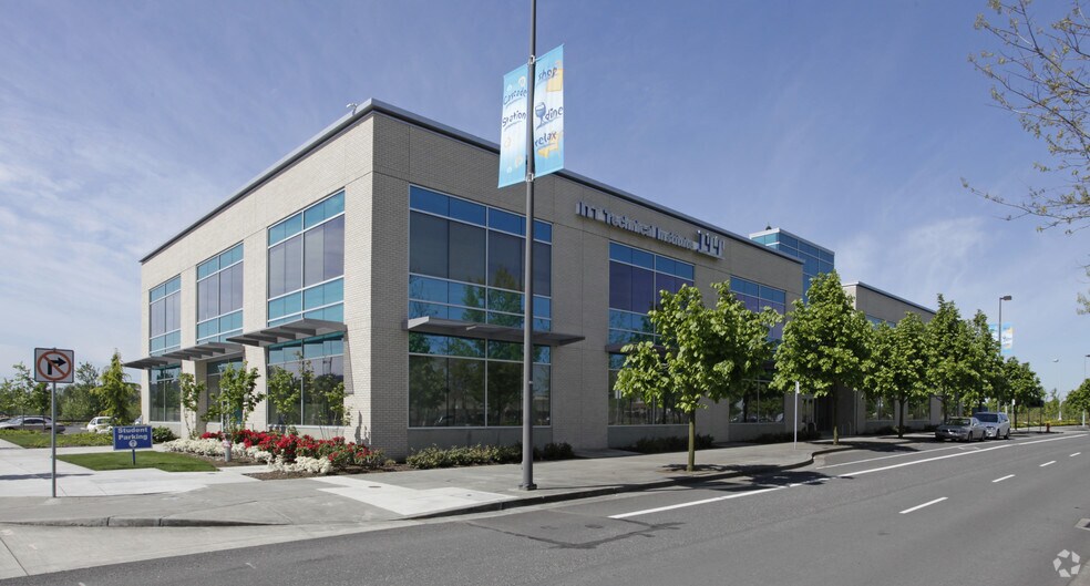 More Photos Of 9600 NE Cascades Pky, Portland Unknown For Lease