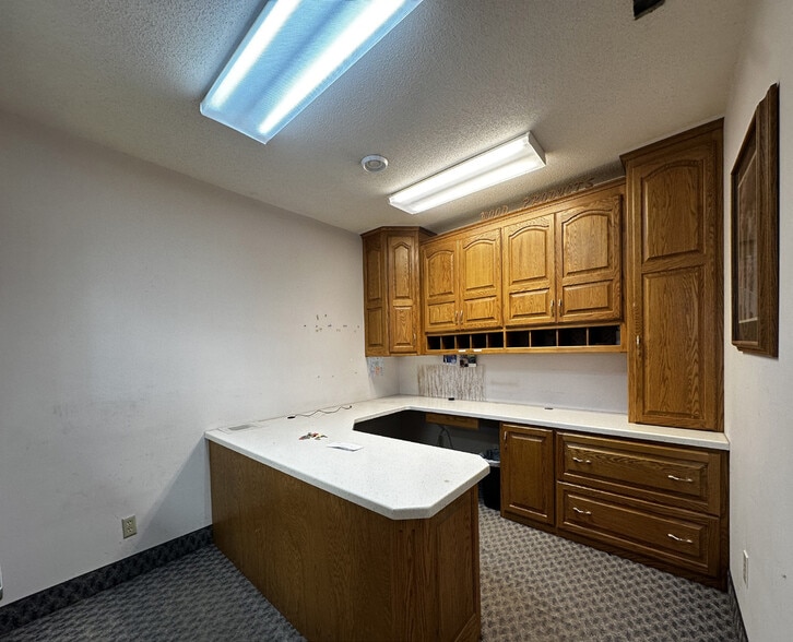 More Photos Of 16030 NE Central Ave, Ham Lake Manufacturing For Sale