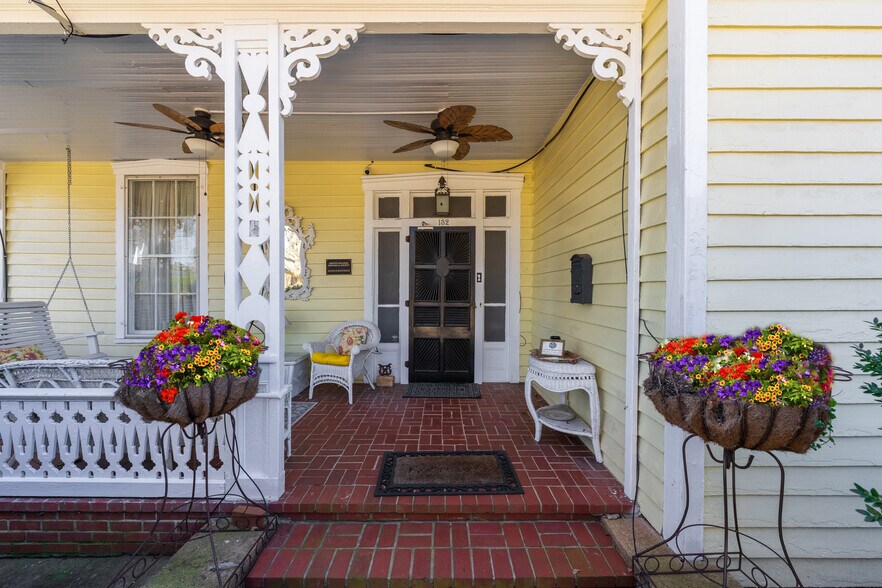 More Photos Of 132 E College St, Griffin Hospitality For Sale