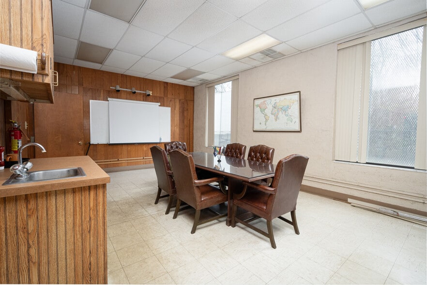 More Photos Of 1315 W 18th St, Anderson Warehouse For Sale