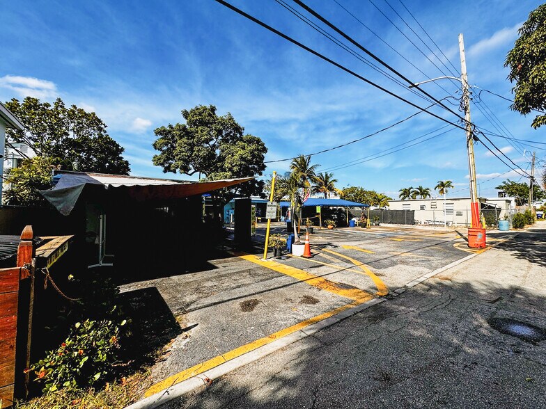 More Photos Of 824 N Dixie Hwy, Lake Worth Carwash For Sale