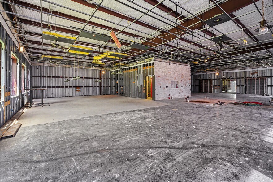 More Photos Of 470 This Way St, Lake Jackson General Retail For Lease