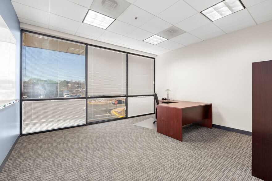 More Photos Of 10 Center St, Stafford Office For Lease