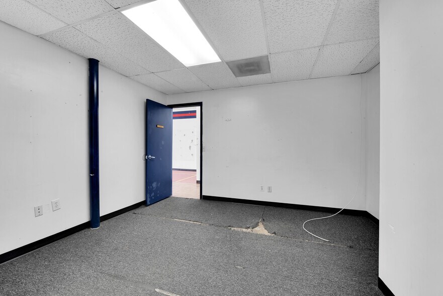 More Photos Of 23753 Van Born Rd, Taylor Freestanding For Lease