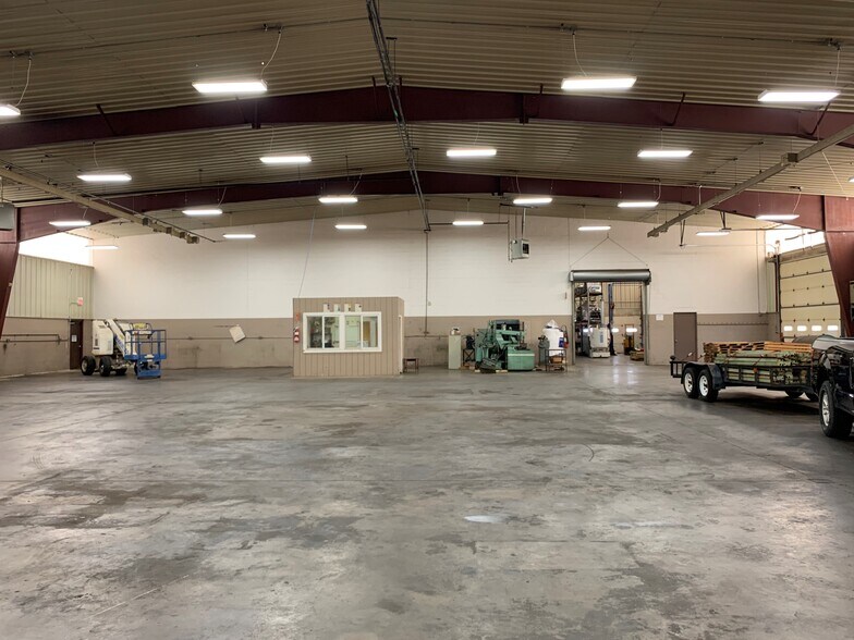 More Photos Of 105 Marc Dr, Cuyahoga Falls Warehouse For Lease