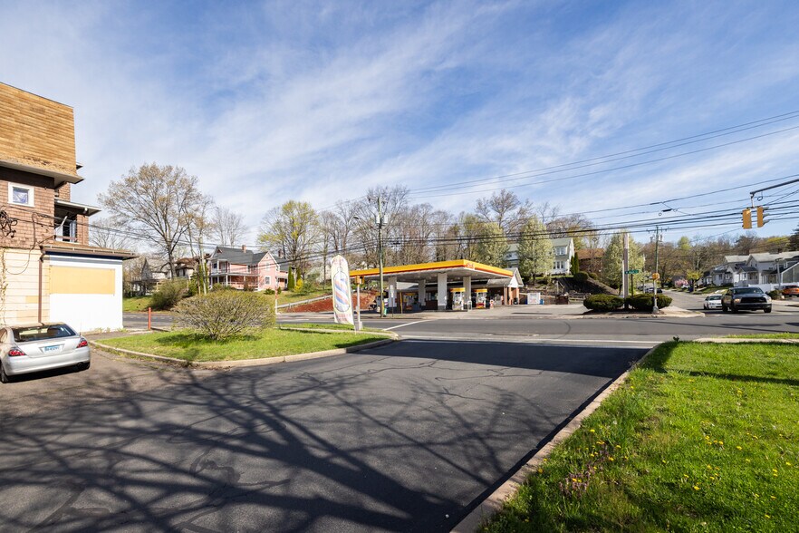 More Photos Of 584 W Main St, Meriden Storefront Retail Residential For Sale