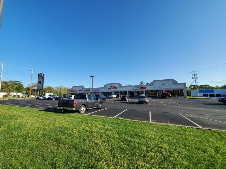 More Photos Of 1199 Highway 31 NW, Hartselle General Retail For Sale