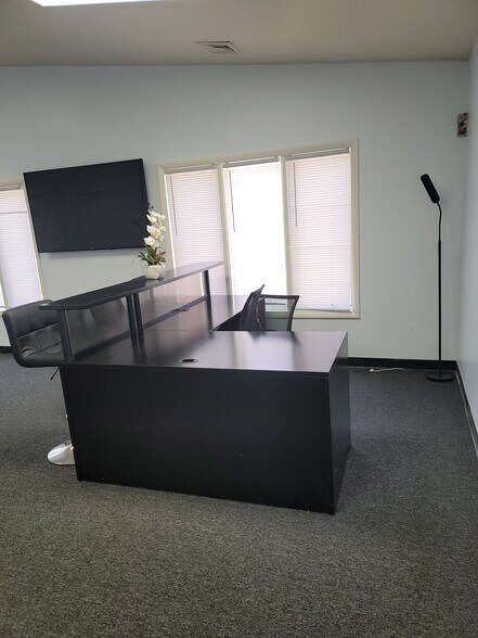 More Photos Of 1522 Pointer Ridge Pl, Bowie Office Residential For Sale