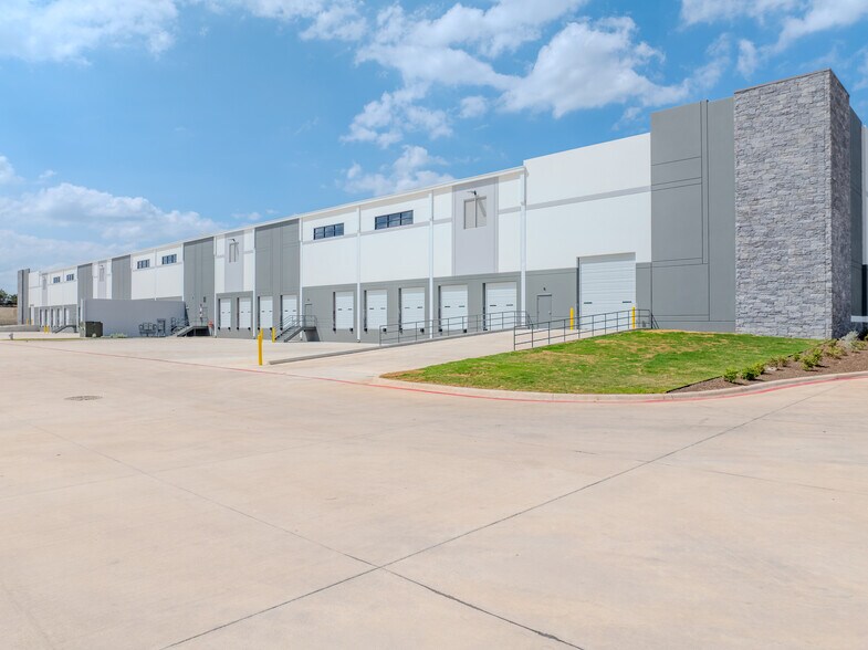 More Photos Of Sweetwater Village Dr, Austin Unknown For Lease