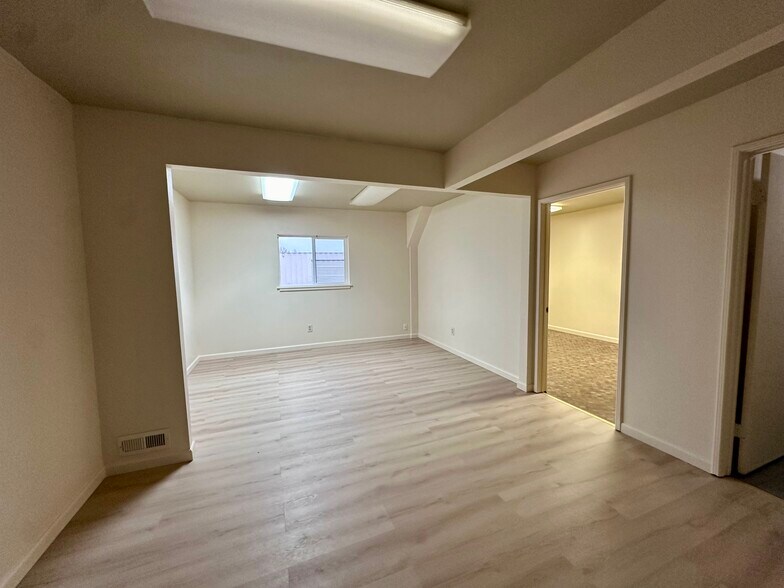 More Photos Of 720 NE Granger Ave, Corvallis Manufacturing For Sale