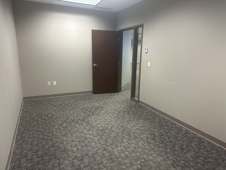 More Photos Of 400 S Sycamore Ave, Sioux Falls Office For Lease