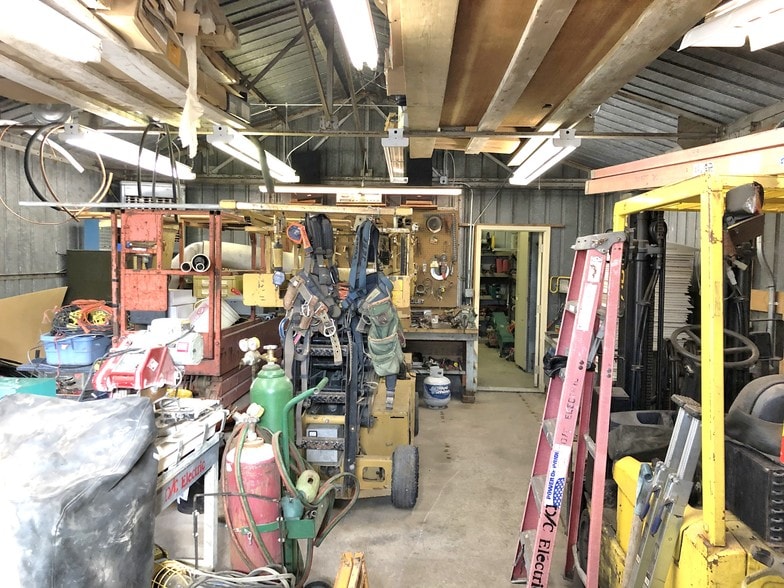 More Photos Of 501 N 1st St, Missouri Valley Light Manufacturing For Sale