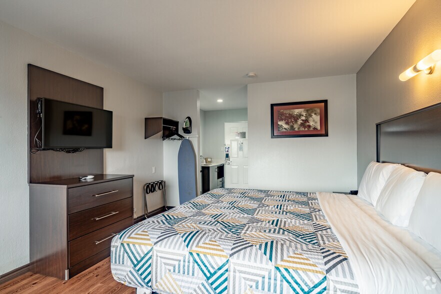 More Photos Of 16939 East Fwy, Channelview Hotel For Sale