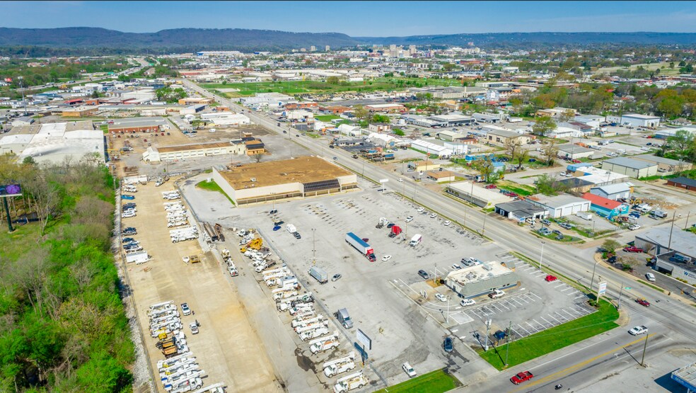 More Photos Of 1600 E 23rd St, Chattanooga Supermarket For Lease