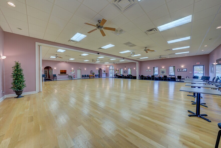 More Photos Of 1129 Thomas Jefferson Rd, Forest General Retail For Sale