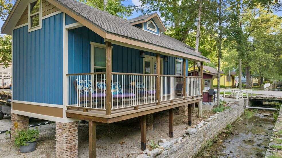 More Photos Of 275 N Main St, Eureka Springs Hotel For Sale