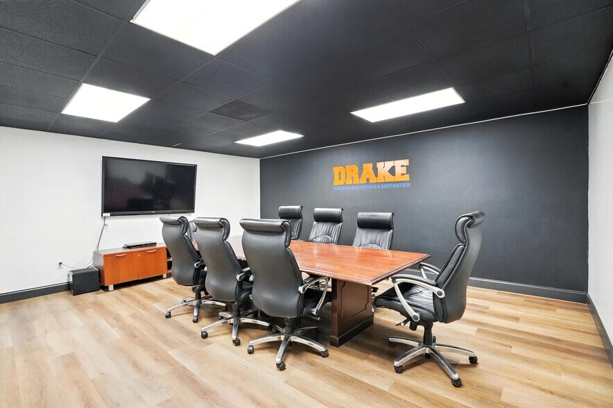 More Photos Of 108 Beam Dr, Mooresville Flex For Sale