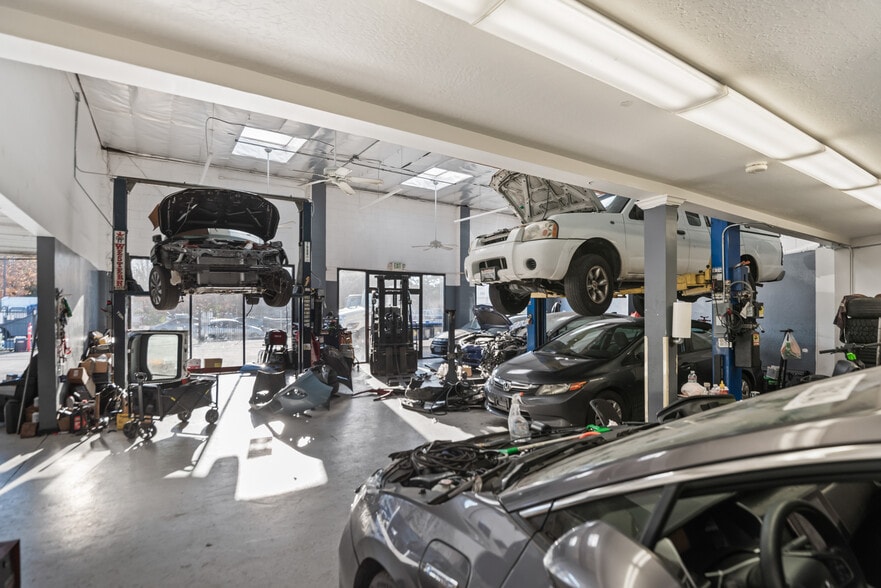 More Photos Of 2001-2005 Spring St, Redwood City Service For Sale