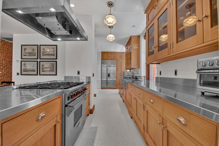 More Photos Of 104 Grand St, New York Storefront Retail Residential For Sale