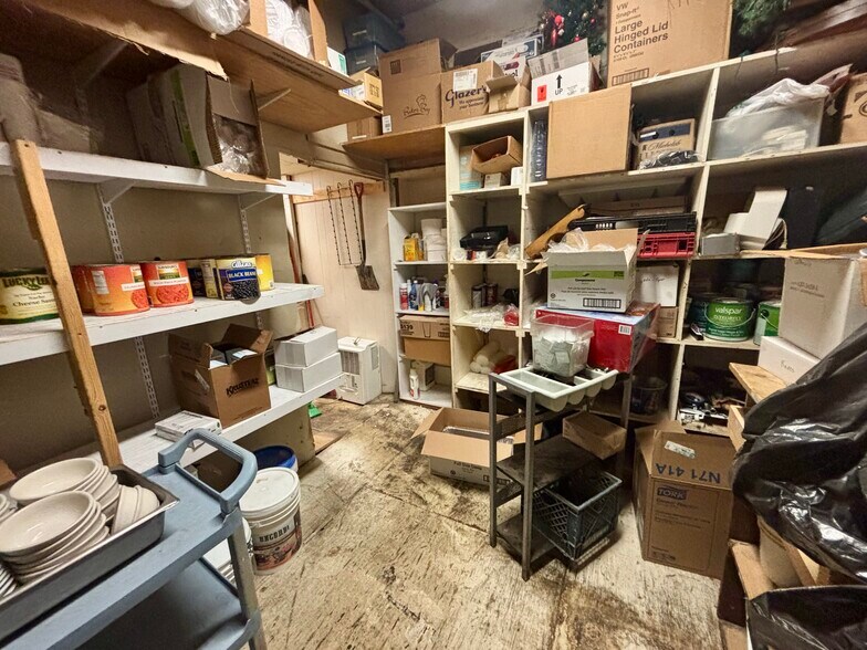 More Photos Of 106 E 4th St, Washington Restaurant For Sale