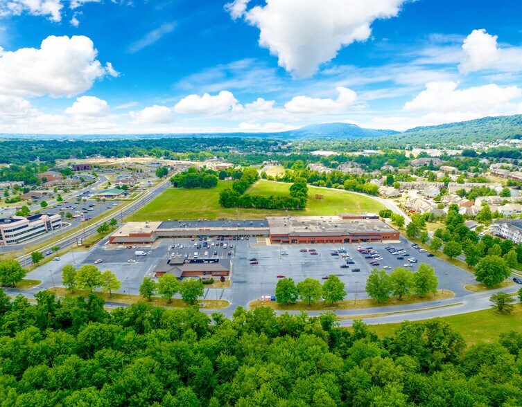 More Photos Of 4400-4450 Oakhurst Blvd, Harrisburg Health Club For Lease