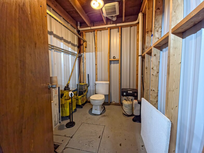 More Photos Of 7 Colonel Dr, Bourne Auto Repair For Sale