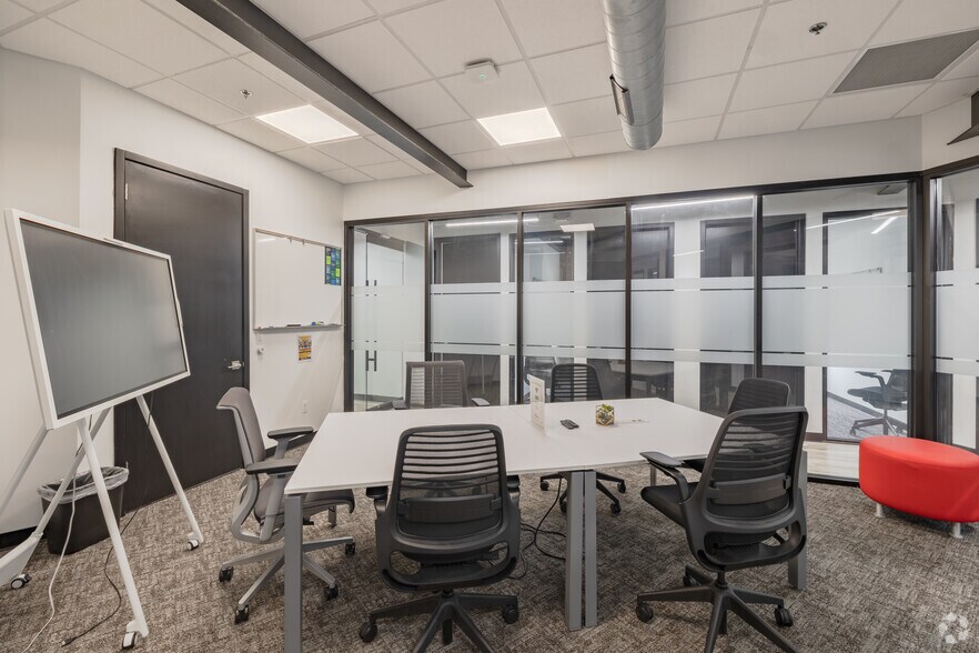 More Photos Of 135 N Old Woodward Ave, Birmingham Coworking Space