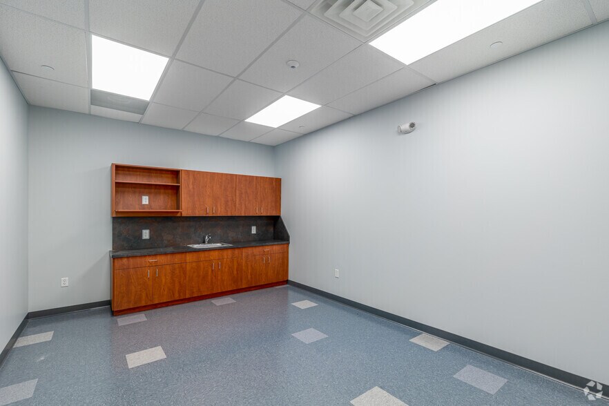 More Photos Of 280 Locke Ave, Woolwich Unknown For Lease