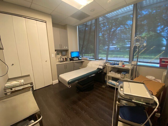 More Photos Of 21550 Biscayne Blvd, Aventura Medical For Lease