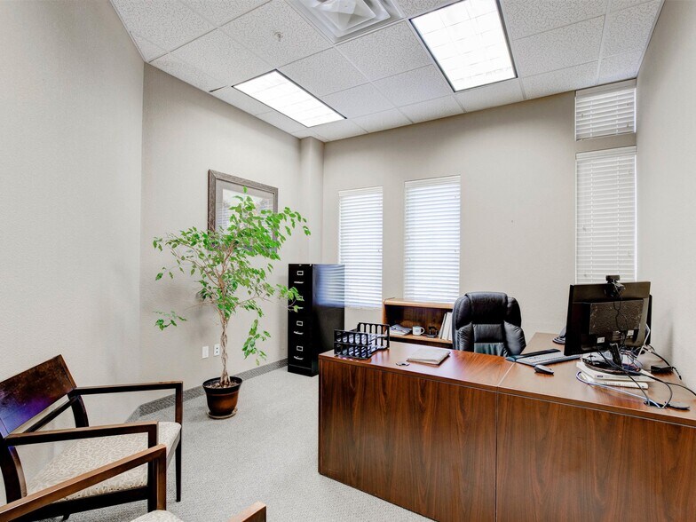 More Photos Of 1100 Parker Sq, Flower Mound Office For Lease
