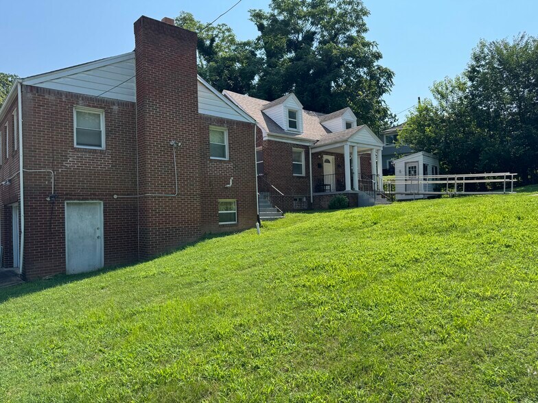 Primary Photo Of 922 Ridge Rd Se, Washington Assisted Living For Lease