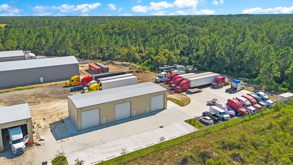 More Photos Of 3295 Steel Rail Dr, Bunnell Warehouse For Lease