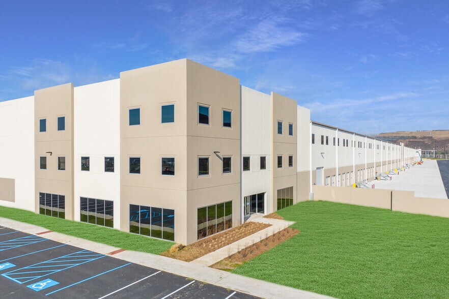 More Photos Of 3905 Commerce Center Blvd, Bethlehem Warehouse For Lease