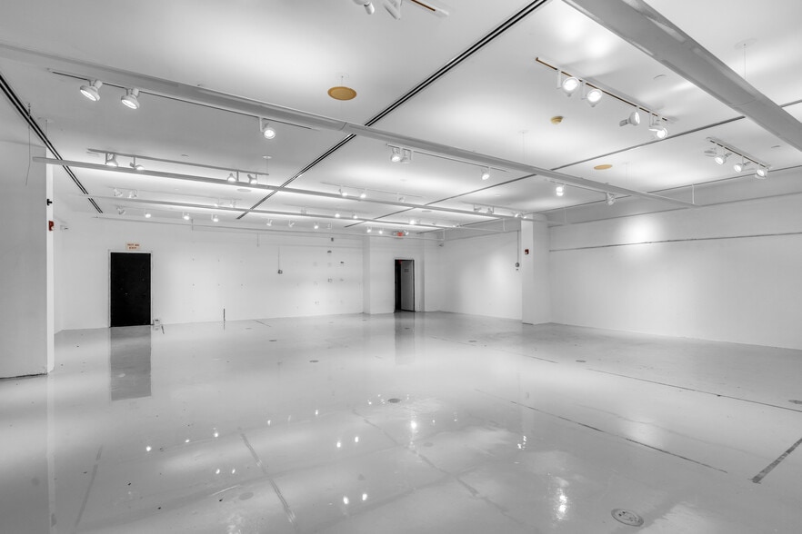 More Photos Of 721 Collins Ave, Miami Beach Storefront For Sale