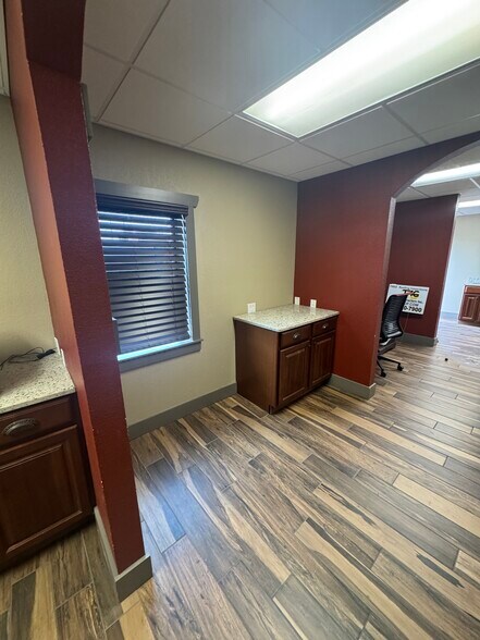 More Photos Of 1517 N Orange Blossom Trl, Orlando Office For Lease
