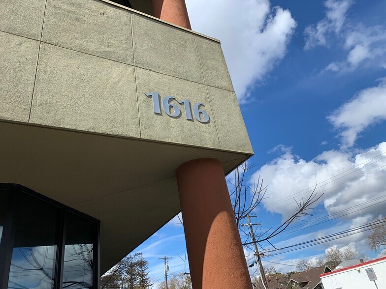 More Photos Of 1616 29th St, Sacramento Office For Sale