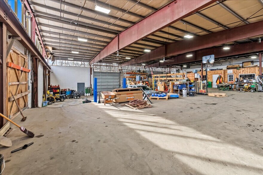 More Photos Of 175 Circuit Ave, West Springfield Warehouse For Lease